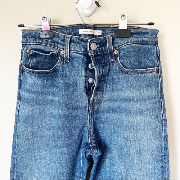 Levi's Premium Wedgie Straight Button Fly High Rise Crop Jeans Medium Wash 25 - Picture 4 of 12